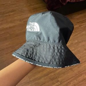 Black cypress North face bucket hat